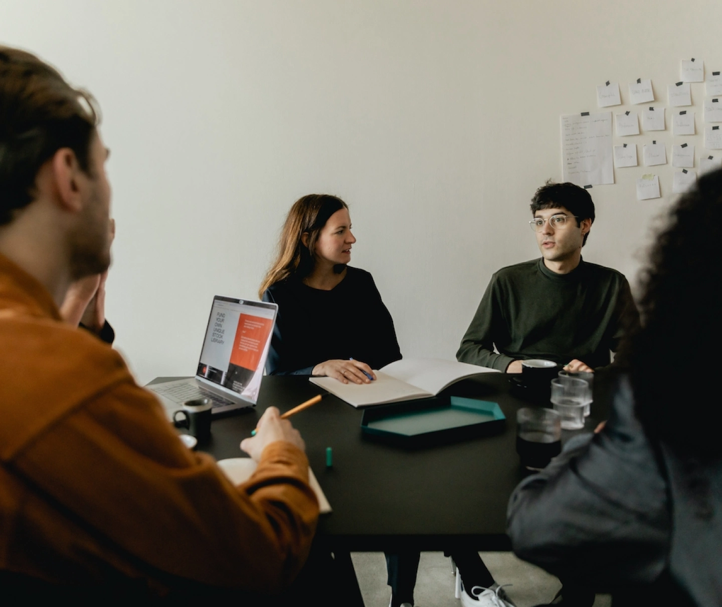 Biete deinen Kunden erstklassigen Service mit individuell angepassten Angeboten und lass dein Sales-Team weltweit verkaufen